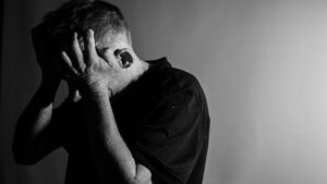 Read more about the article Co to jest paranoja i jak sobie z nią poradzić?